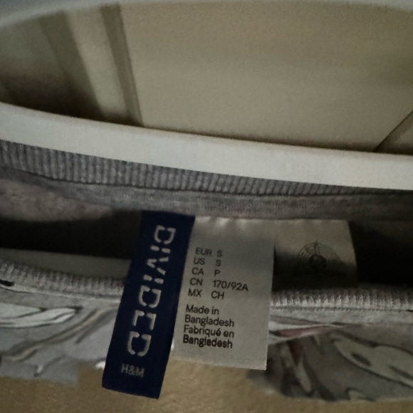 Men’s H&M Bugs Bunny Sweatshirt - Picture 2 of 2